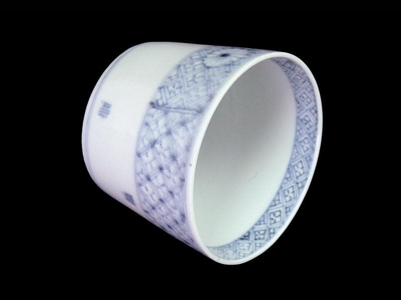 古伊万里　染付　四方襷紋に菊花の図　蕎麦猪口　A666AS-fbto