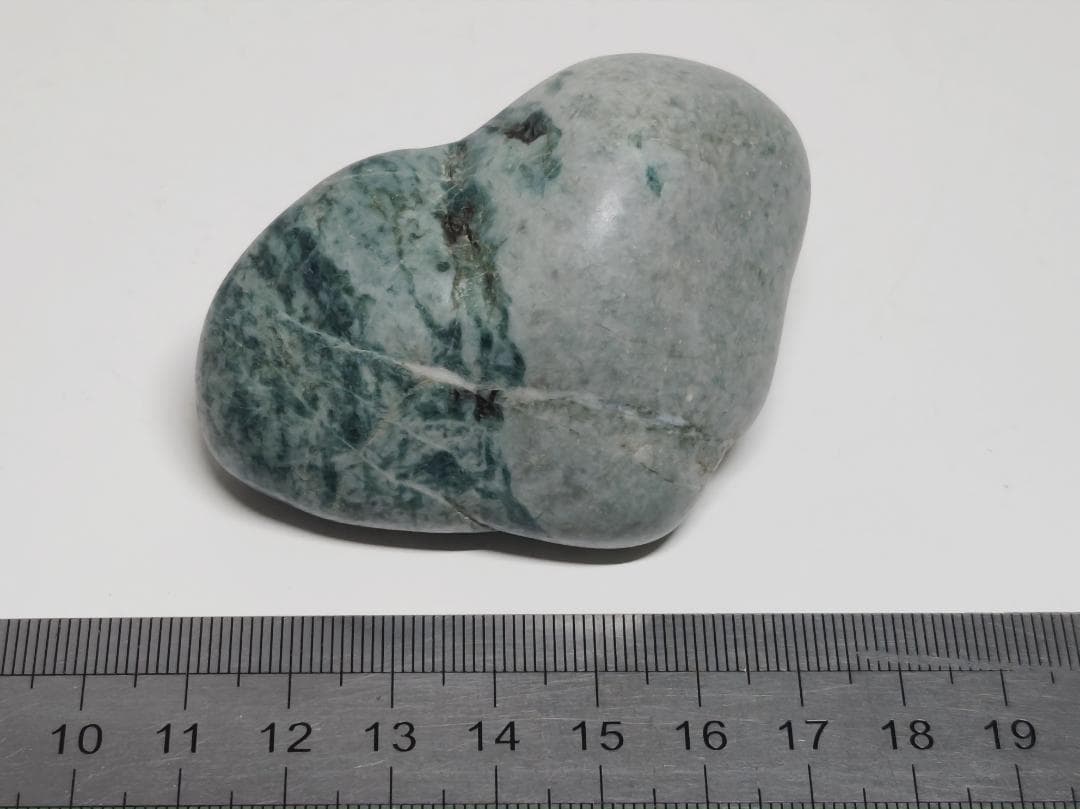 糸魚川① 翡翠 158g ヒスイ 原石 鑑賞石 自然石 誕生石 鉱物 鉱石 水石