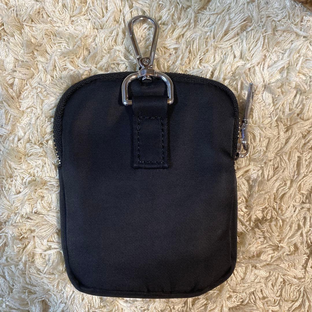 PRADAミニポーチ