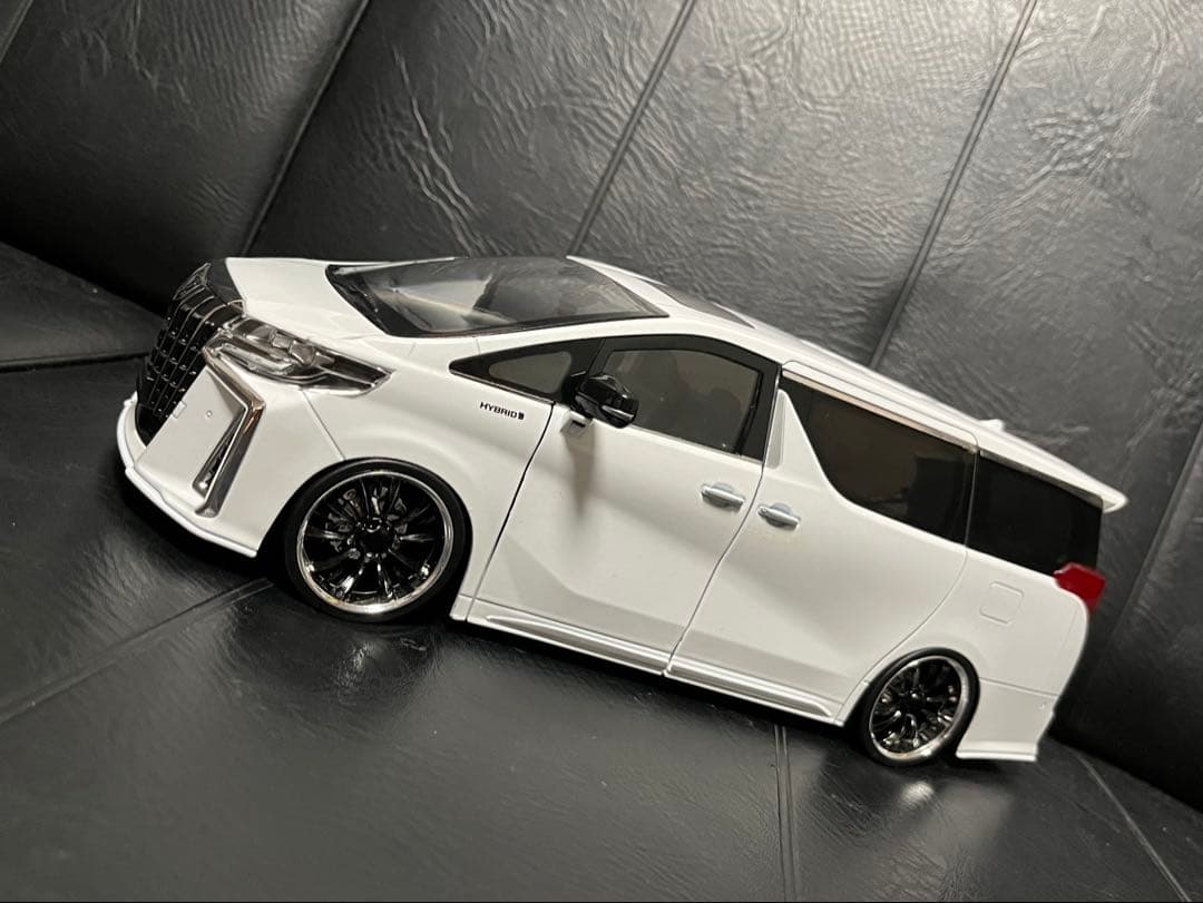 トヨタ　アルファード　30系後期　1/18