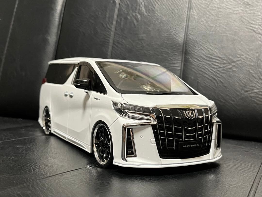 トヨタ　アルファード　30系後期　1/18