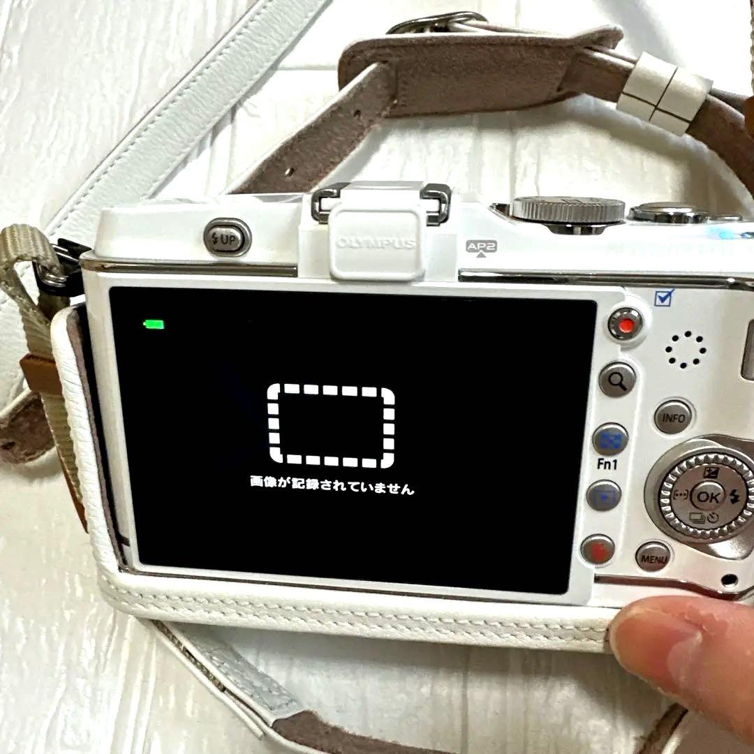 【レンズ３本・カメラはサービス】匿名送料無料　オリンパスPEN EP3