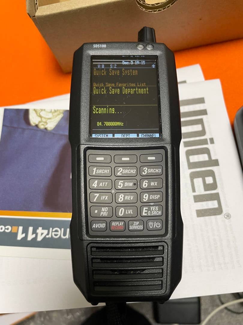 Uniden SDS100 True I/Q スキャナー
