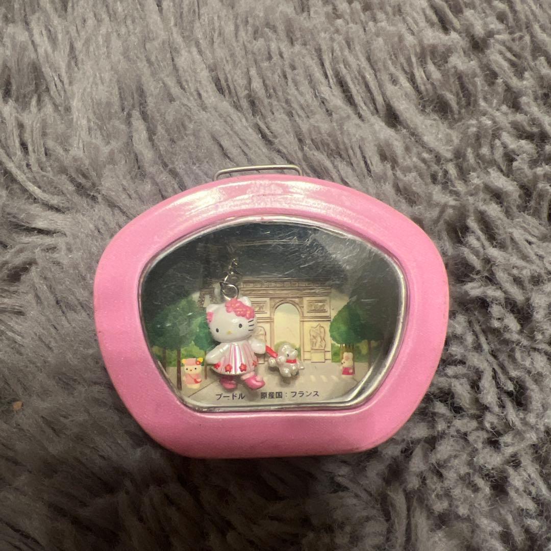 d*3様 ハローキティ 缶 チャーム レトロ 仔犬の散歩 サンリオ 2003 プ