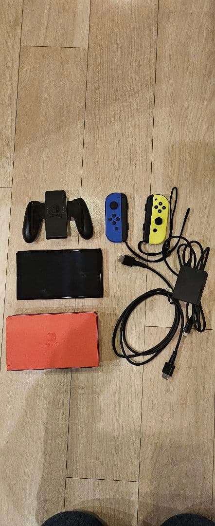 Nintendo Switch 本体 赤色 Joy-Con付き