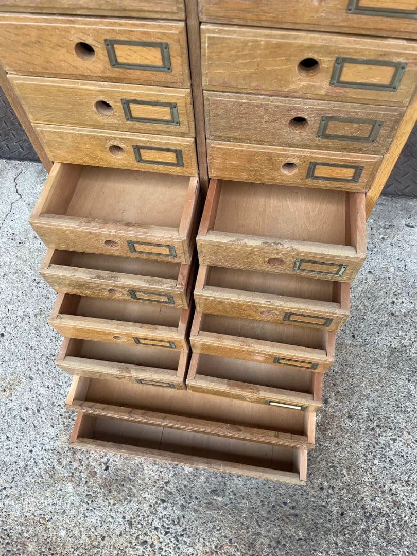 アンティーク 古い小引出し 20杯 ネーム付き 抽斗 小振りなチェスト 収納