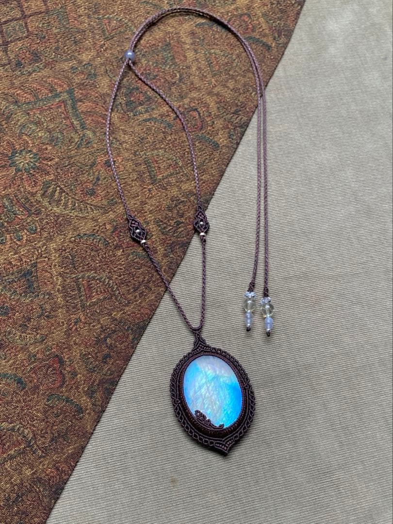 レインボームーンストーン　マクラメペンダント　ネックレス