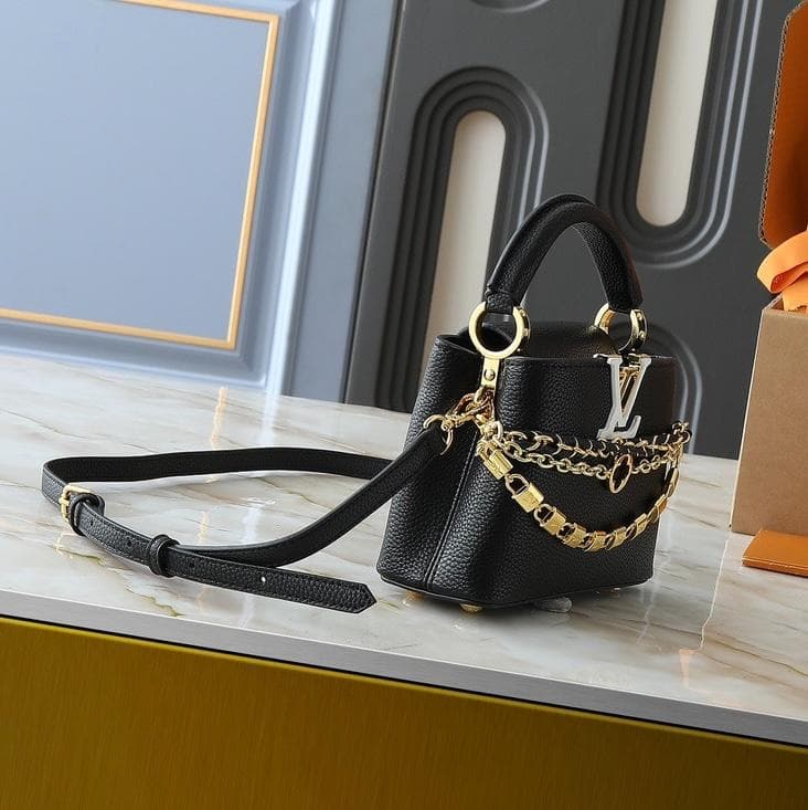 極美品！ブラックレザー ハンドバッグ