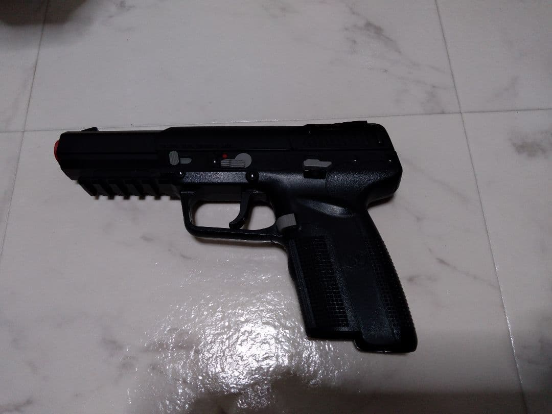 マルイ FN 5-7 ガスブローバック　エアガン　箱あり　付属品完備