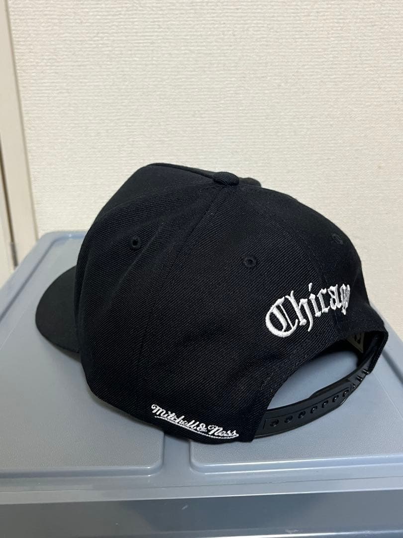 ミッチェルアンドネス シカゴブルズPRO PINCH SNAPBACKキャップ