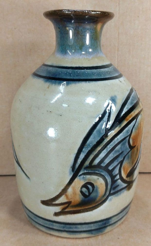 トマリン【本物保証】金城次郎 壷屋焼 徳利(笑魚,魚紋）共箱 栞 人間国宝