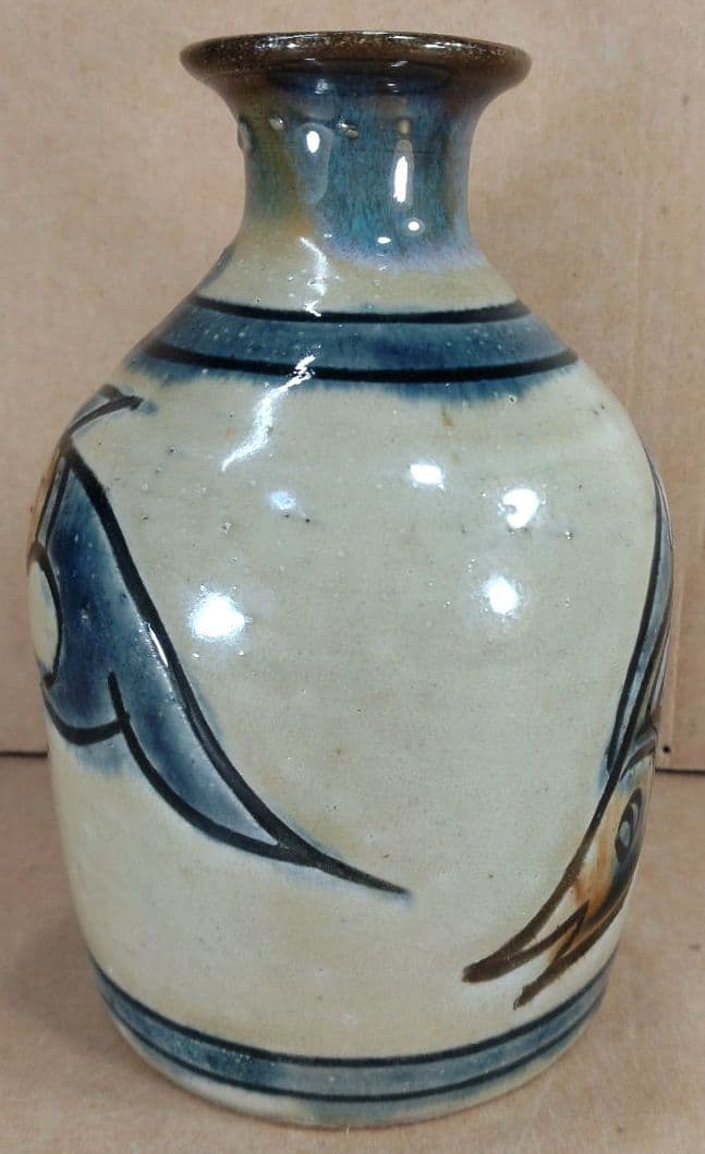 トマリン【本物保証】金城次郎 壷屋焼 徳利(笑魚,魚紋）共箱 栞 人間国宝