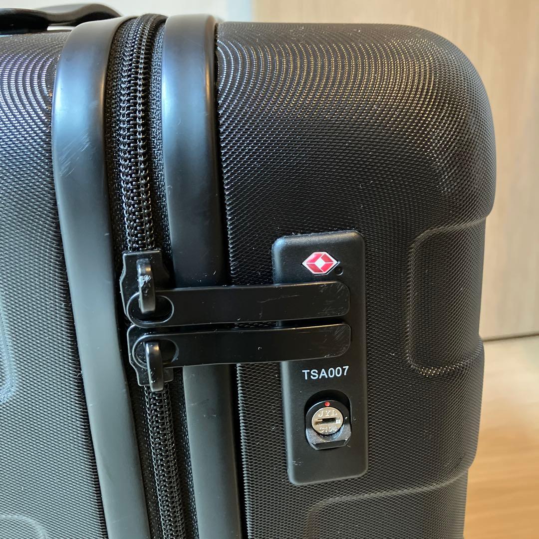 無印良品　バーを自由に調節できる　ハードキャリーケース（２０Ｌ）黒