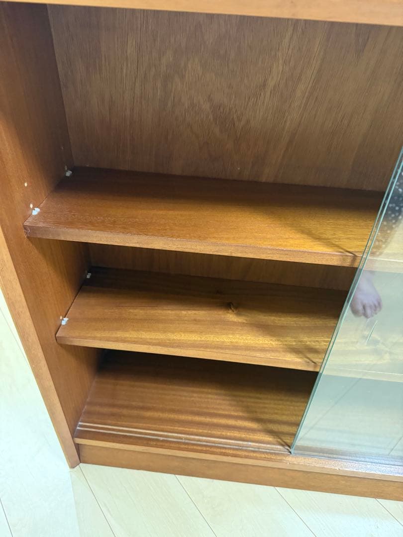 ウッド調ガラス扉キャビネット