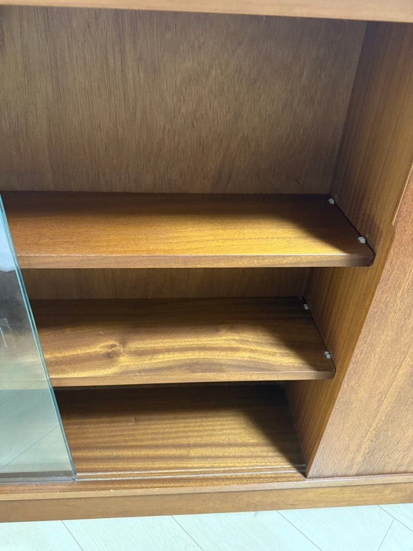 ウッド調ガラス扉キャビネット