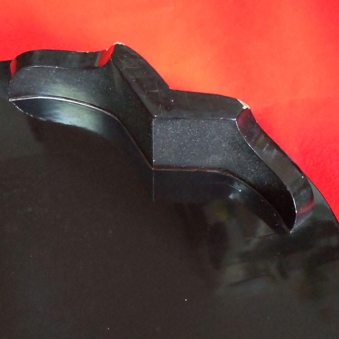 江戸時代、螺鈿蝋色嵐山渡月橋図脚付き広蓋。