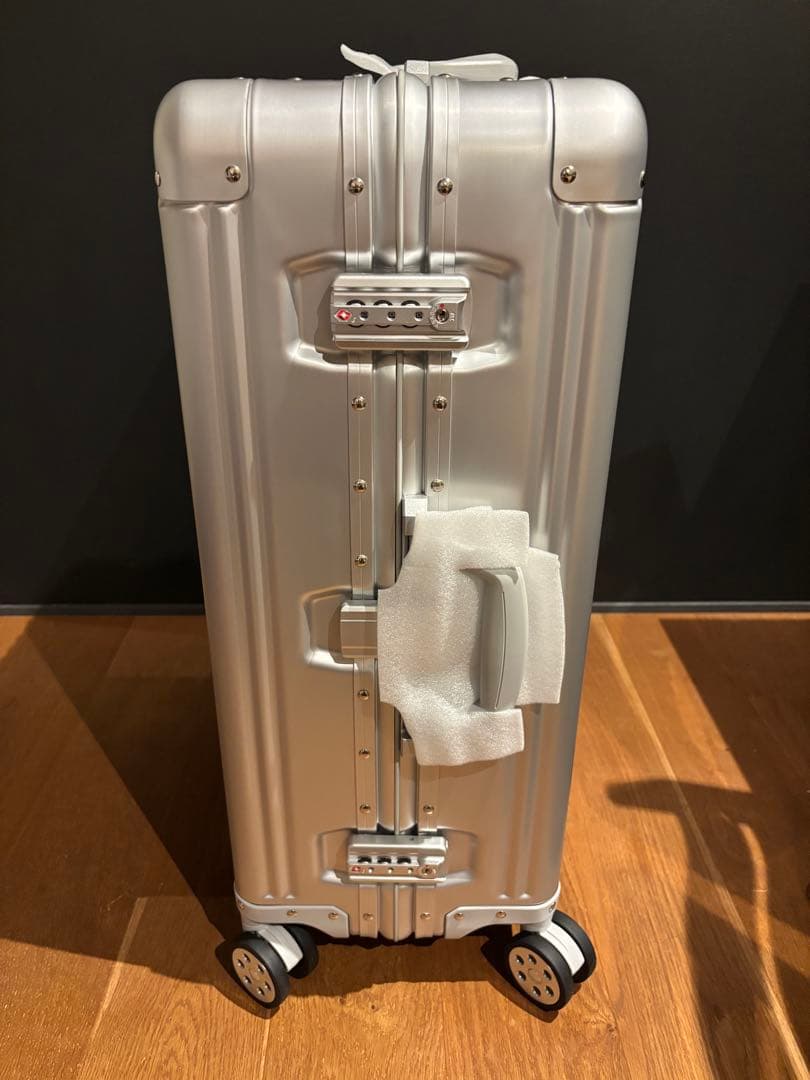 【新品未使用】送料込み 65L メルセデスベンツ　キャリーケース　スーツケース