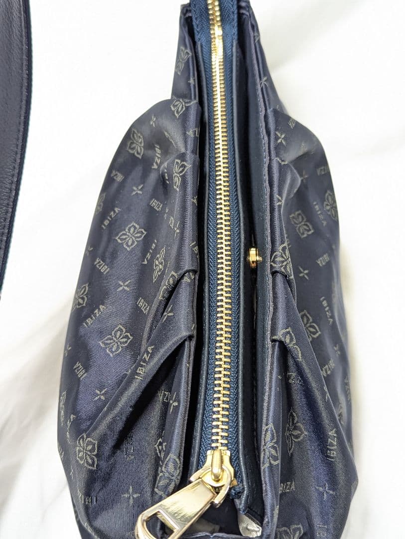 IBIZA　ナイロン　ショルダーバック　総柄 ネイビー