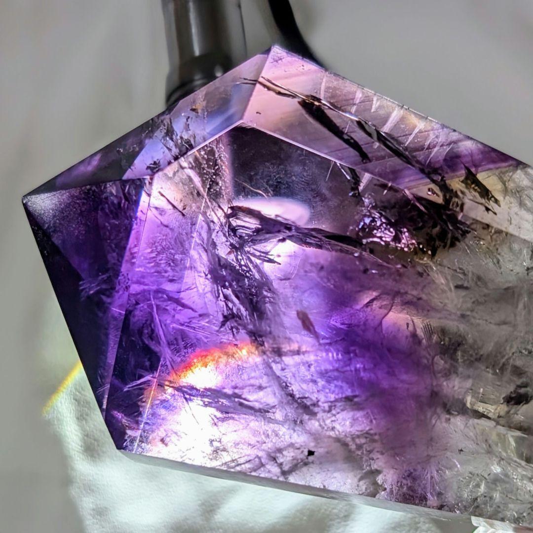 アメジスト磨き石（台座付き）
