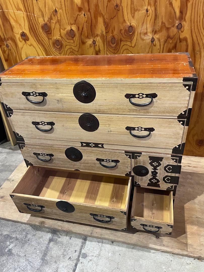 （9）千葉県船橋より出品　　アンティーク桐タンス