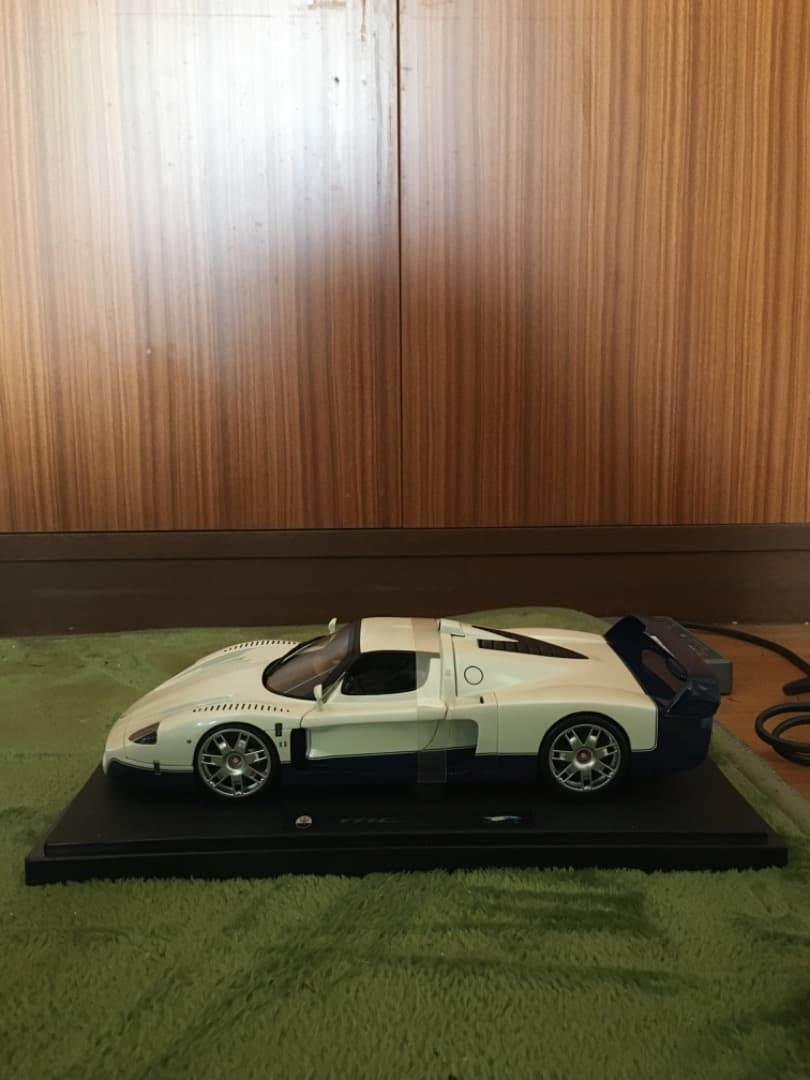 ミニカー HOT WHEELS MC12 MASERATI 18/1