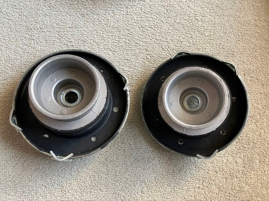 Lancia Thesis ランチア　テージス用フロントアッパーマウント