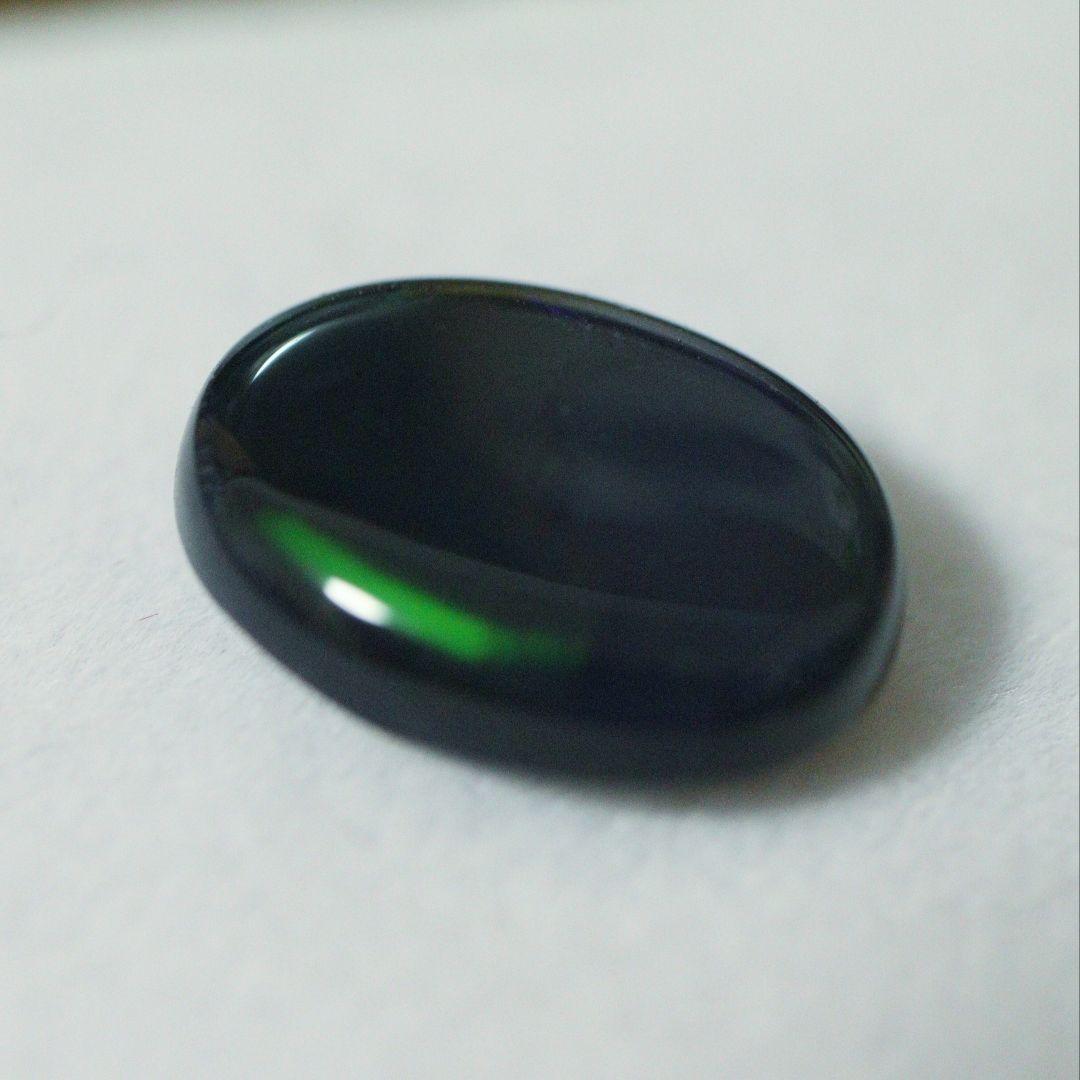 大粒3.86ct オーストラリアライトニングリッジ産　ブラックオパール B022