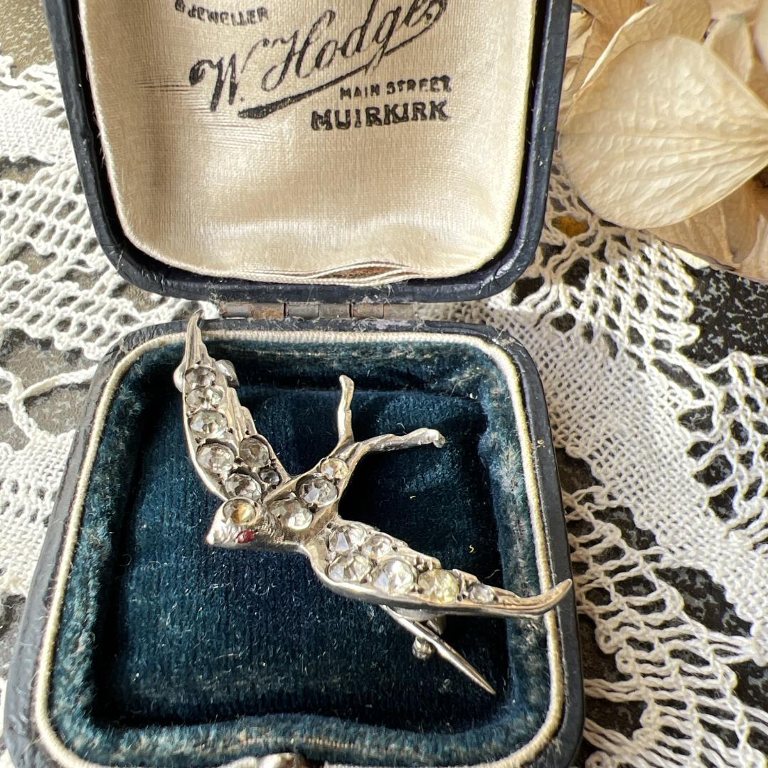 【アンティーク 】 ツバメブローチ ペーストガラスシルバー900 ヴィクトリアン