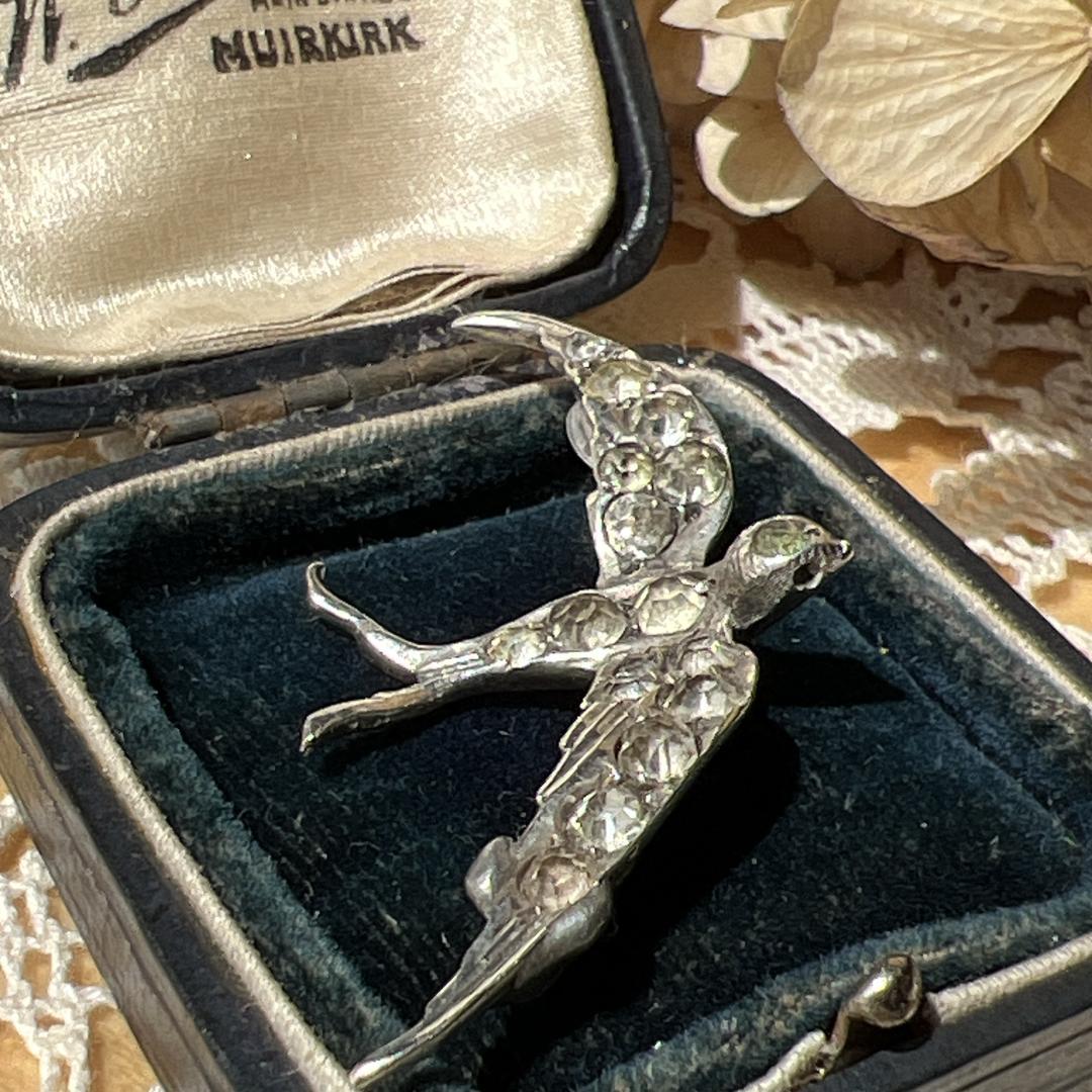 【アンティーク 】 ツバメブローチ ペーストガラスシルバー900 ヴィクトリアン