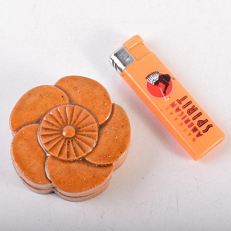 茶道具　大樋焼　九代　大樋長左衛門作　飴釉　捻梅香合　共箱　V　8334