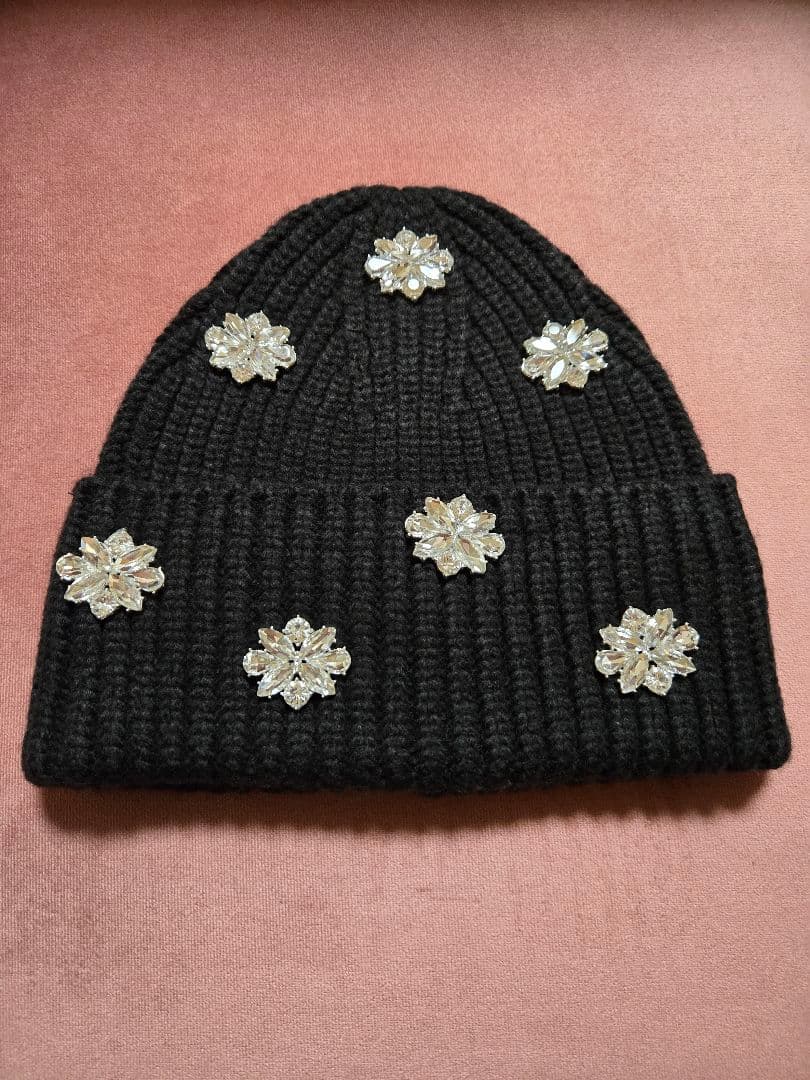 即完売⭐UGG 　2025新作キラキラビジューニット帽