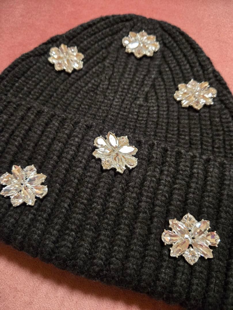 即完売⭐UGG 　2025新作キラキラビジューニット帽