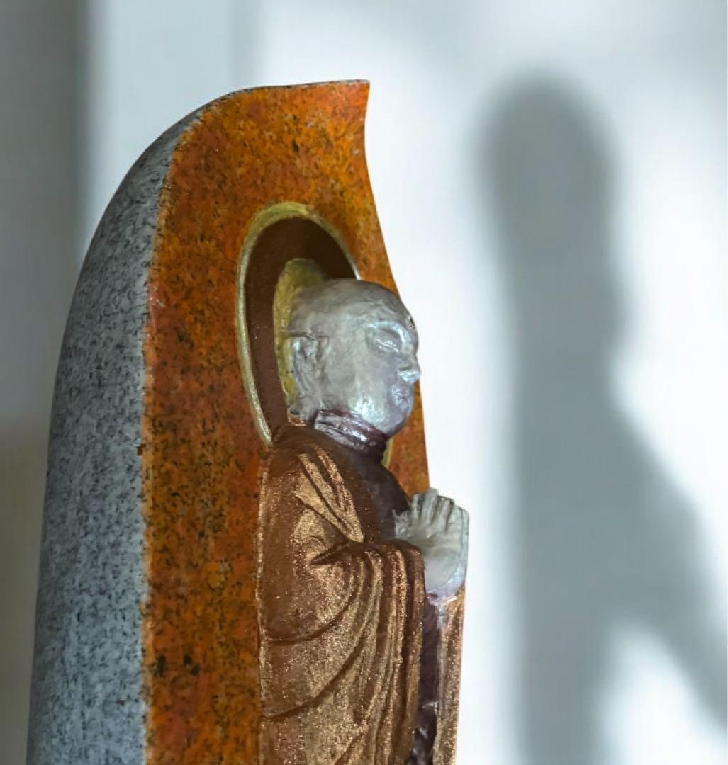 手彩色御影石地蔵像 — 穏やかで優しい表情の30cm手作業彩色