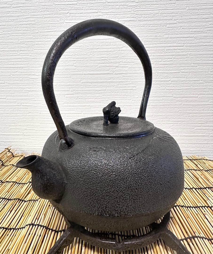 未使用品　南部秀山堂南部伝統工芸士 佐藤 勝弘造１５型　南部鉄瓶 南部鉄器