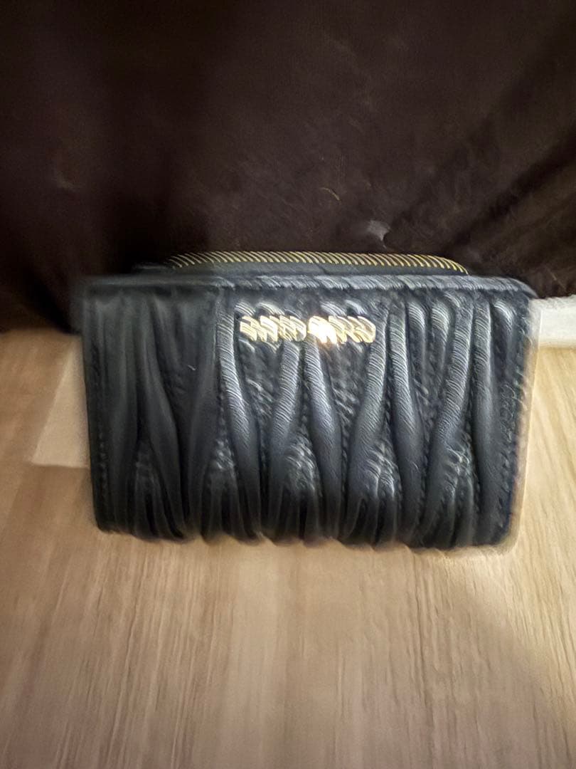 一時間だけ値下げ‼️Miu Miu 黒 プリーツデザイン ハンドバッグ&財布