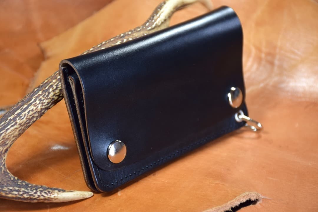 Horween社　クロムエクセル　トラッカーウォレット　ミドルサイズ 　黒　茶芯