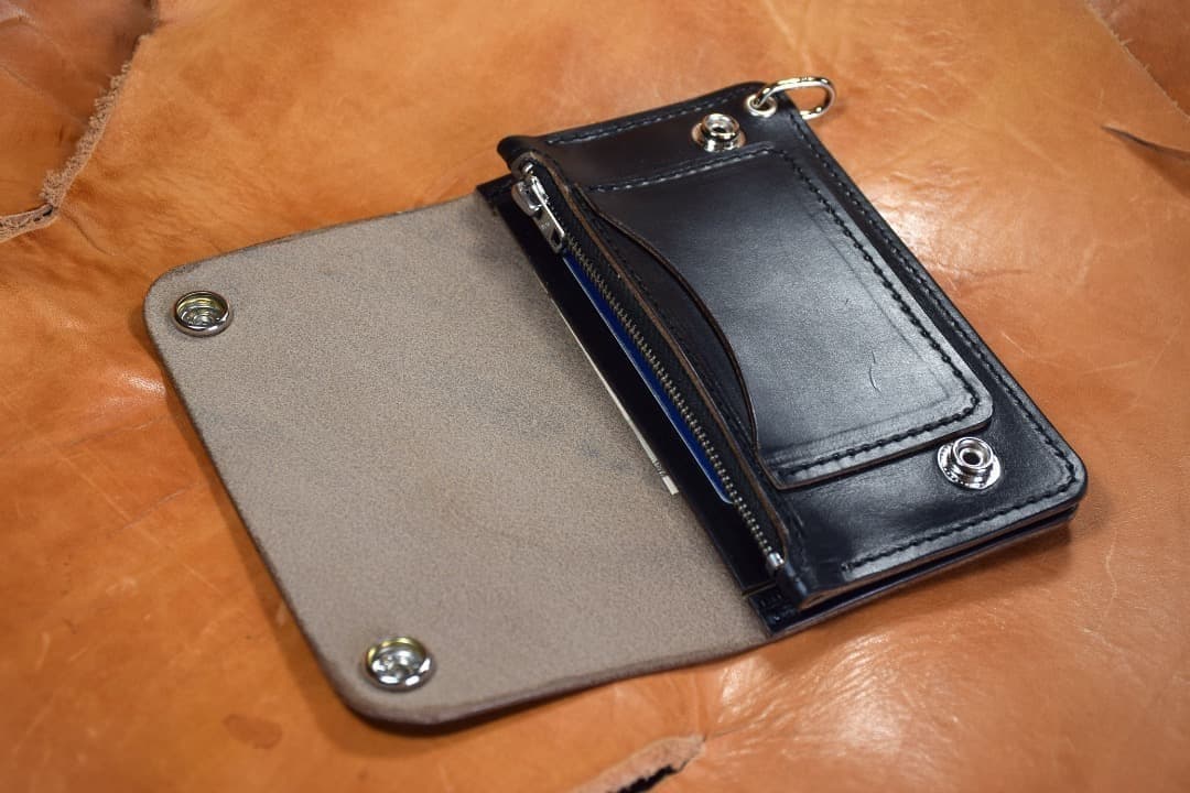 Horween社　クロムエクセル　トラッカーウォレット　ミドルサイズ 　黒　茶芯