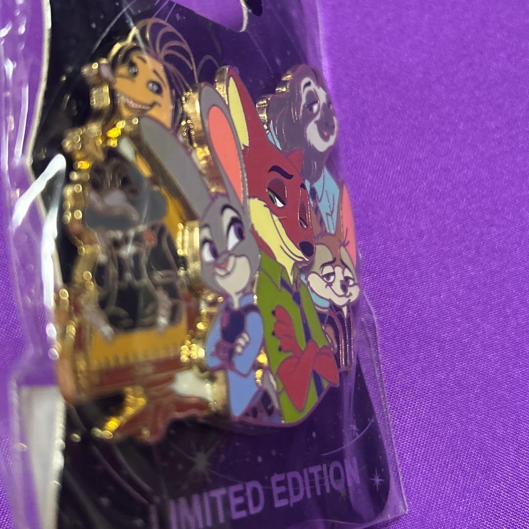 ラピスラズリ出品　ズートピア Limited Editionピンバッジ