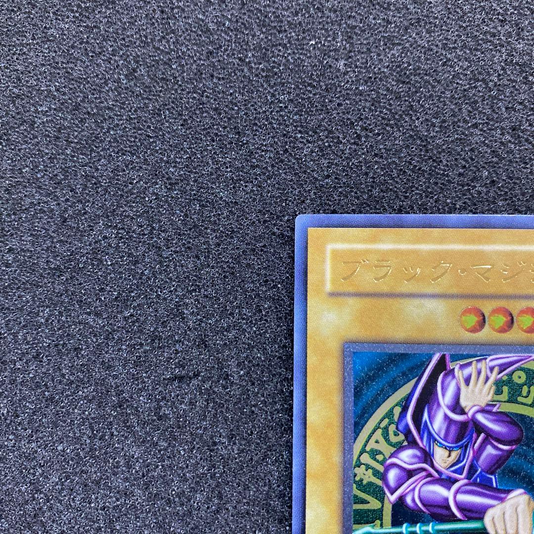 「準美品】　遊戯王　ブラック・マジシャン　レリーフ