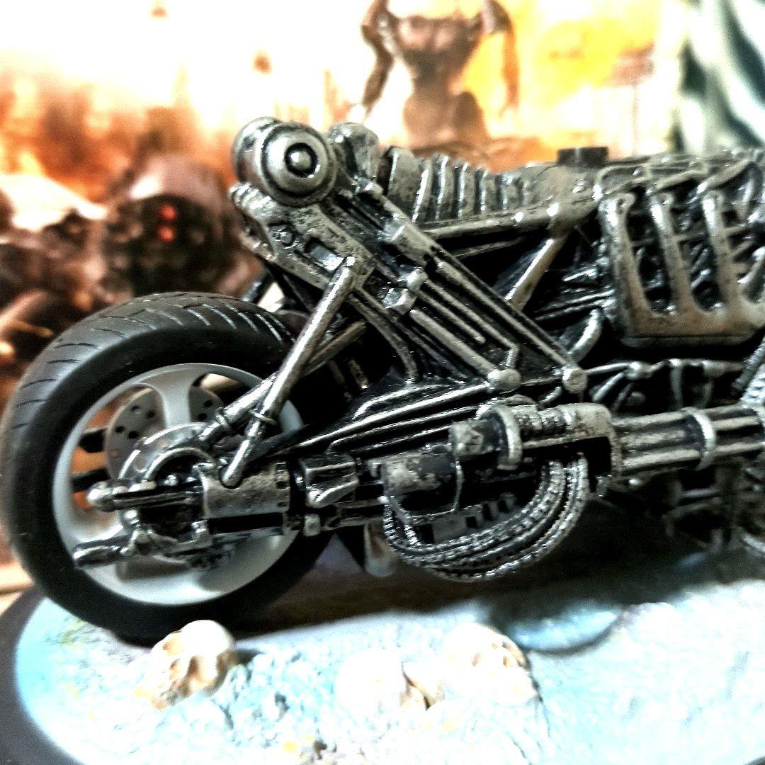 ✨希少品•モトターミネーター•フィギュア【DVD収納台座付】中古品•DVD無