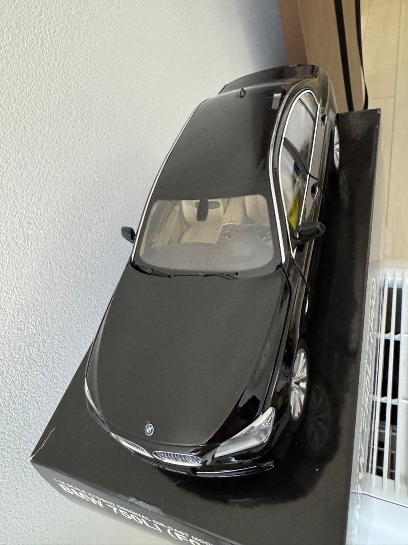 京商BMW 750Li (F02) 1/18 ダイキャストモデル