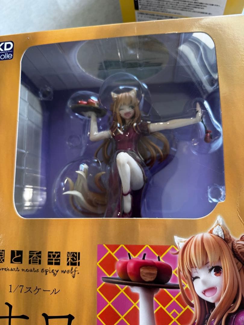 狼と香辛料　ホロ　チャイナ服　フィギュア