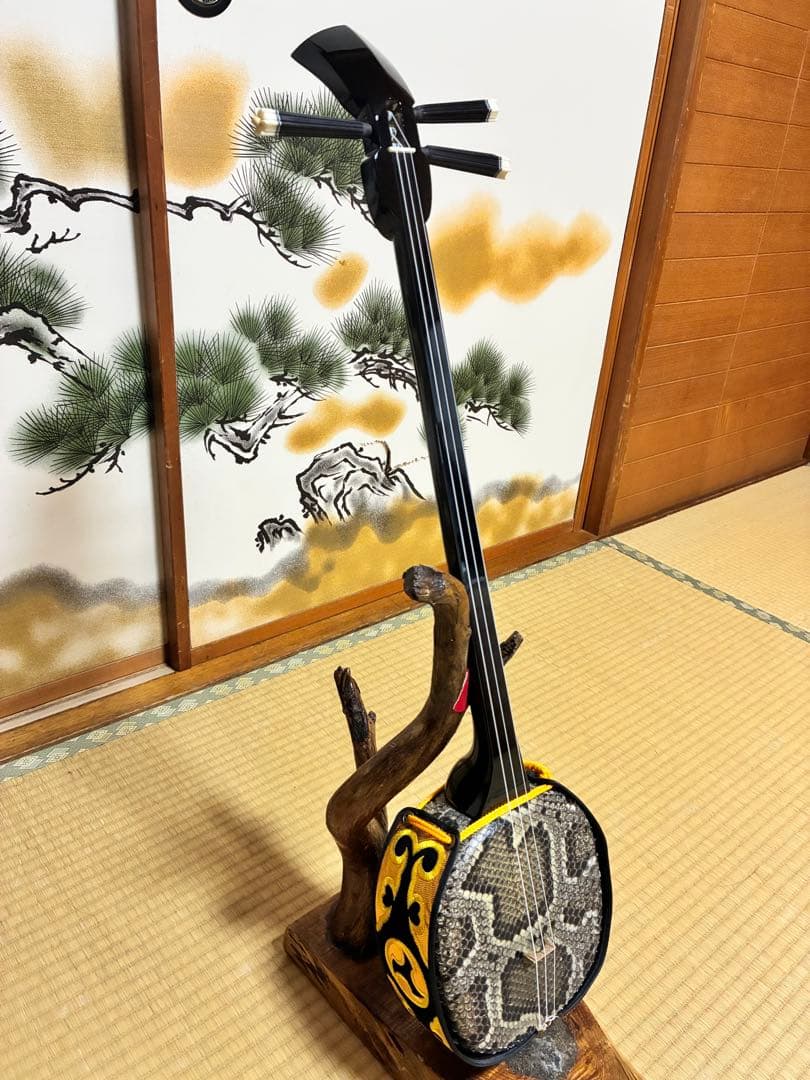 沖縄三線！貴重！知念大工型！本蛇皮！本張り！【一枚張り】