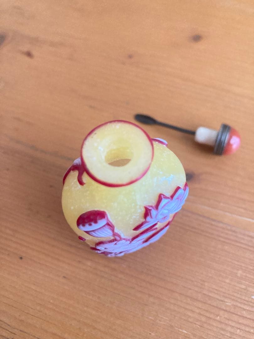 鼻煙壺　乾隆ガラス技法製 香水瓶 蓮の花と魚のデザイン