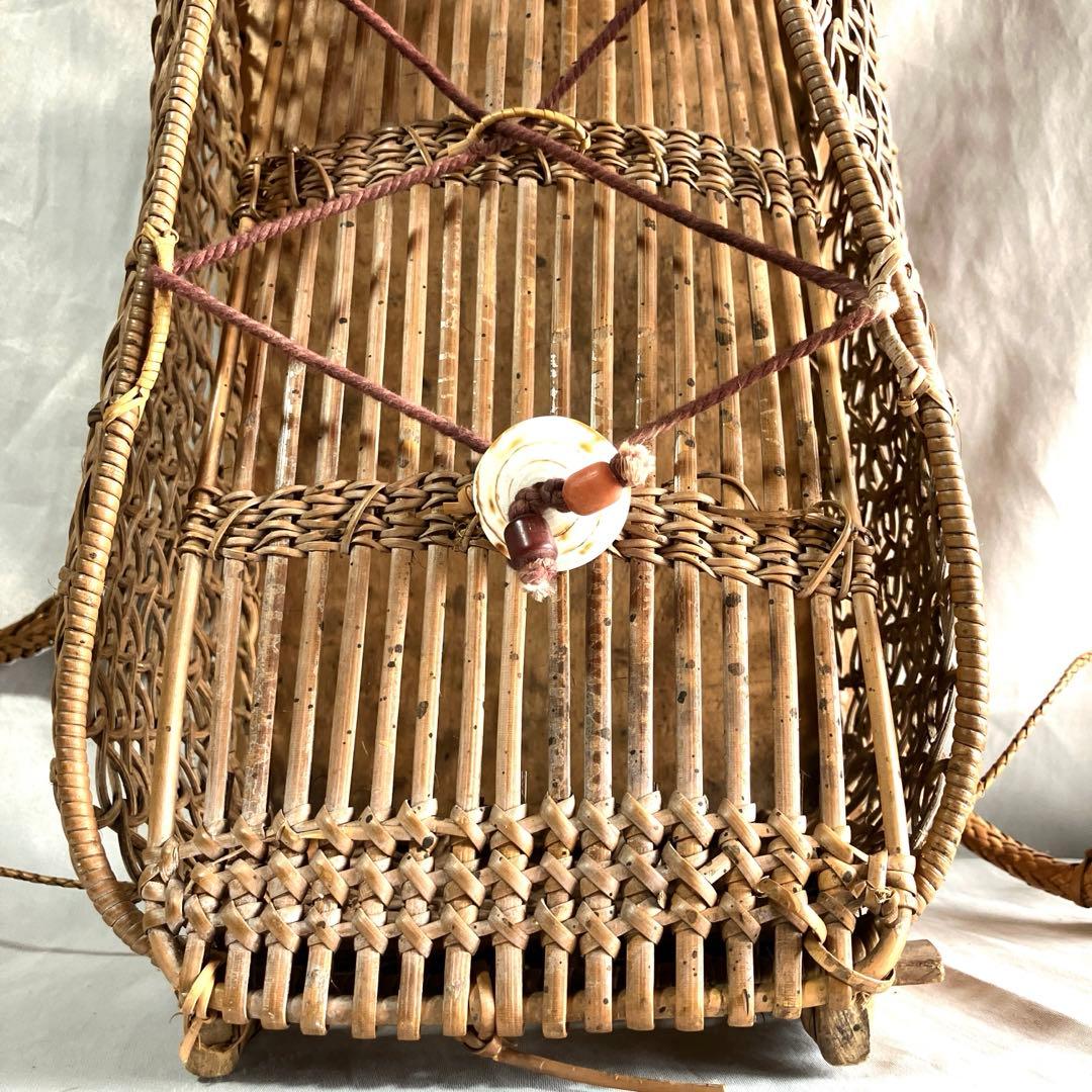 インドネシア　カリマンタン島　　　　ダヤック族ロタン編み背負籠