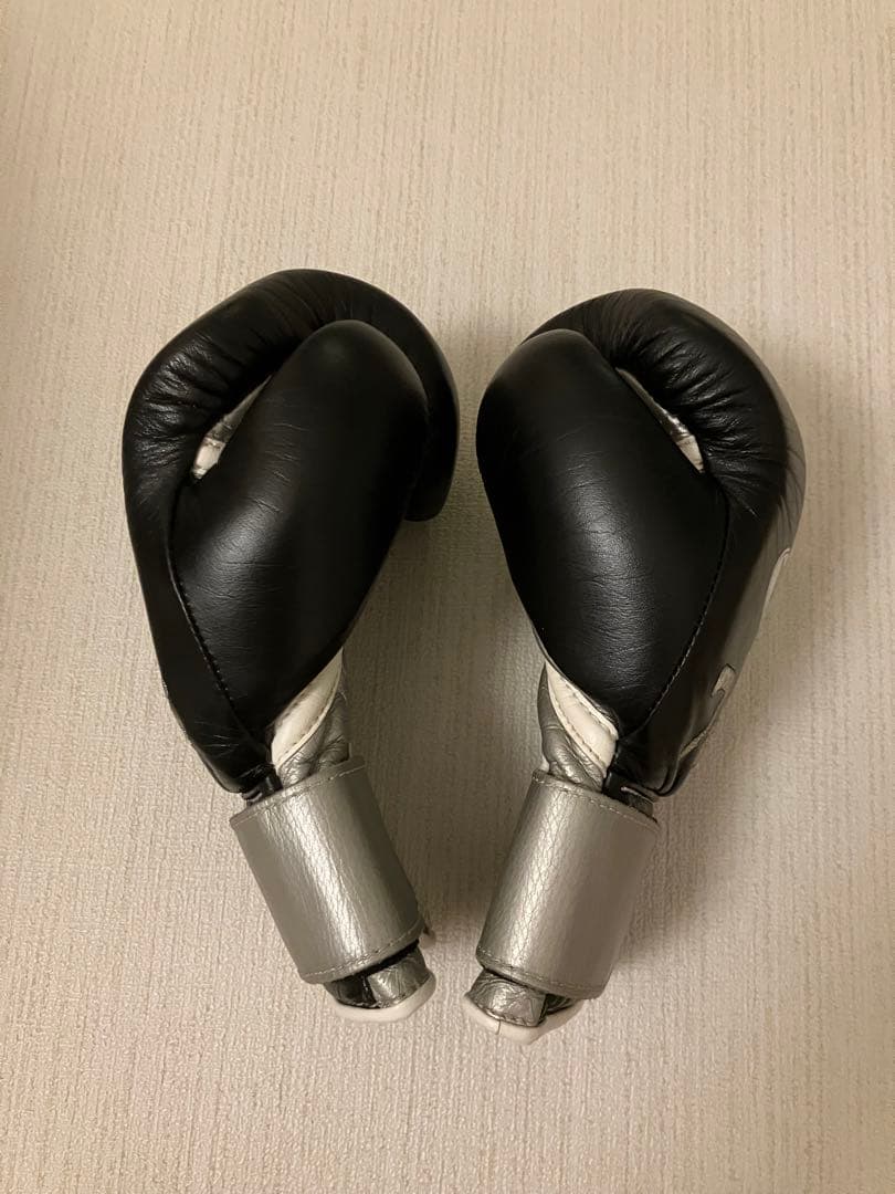 winning ウィニングボクシンググローブ 黒/銀　8オンス MS-200B