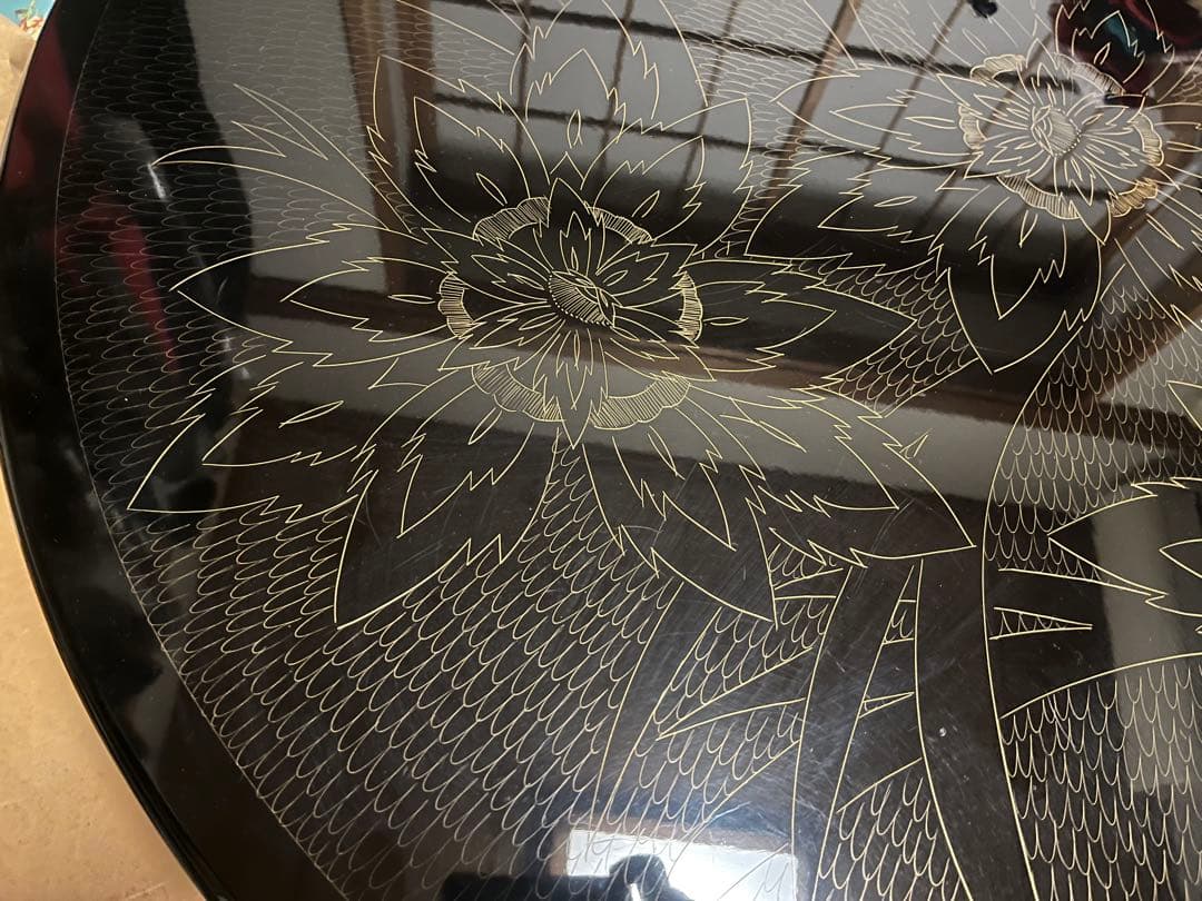 引取りなら1万円　黒い円形漆座卓 花柄金彫刻