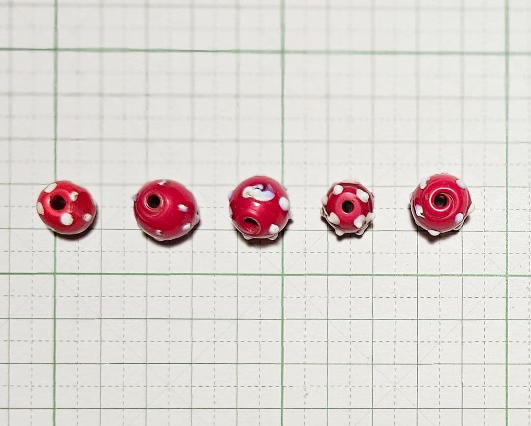 アフリカとんぼ玉　アンティーク　レイズドット　赤