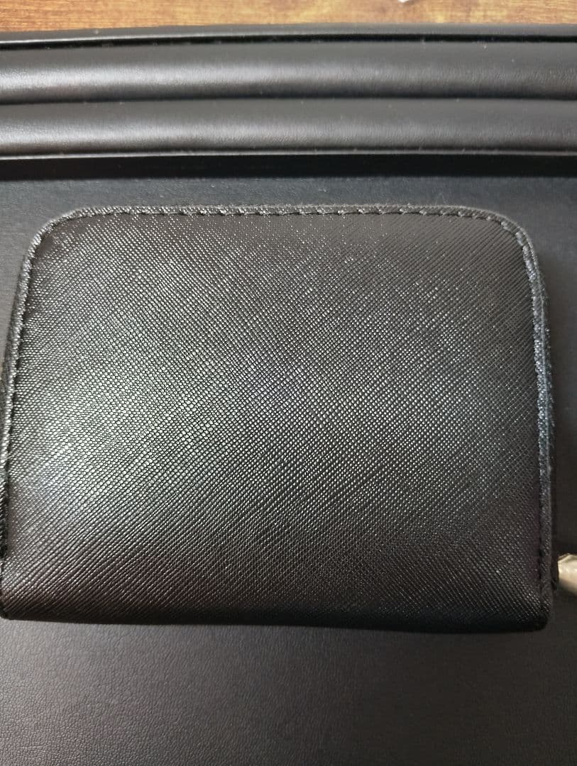 正規店PRADA ブラックナイロン 二つ折り財布