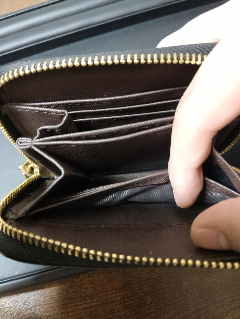 正規店PRADA ブラックナイロン 二つ折り財布